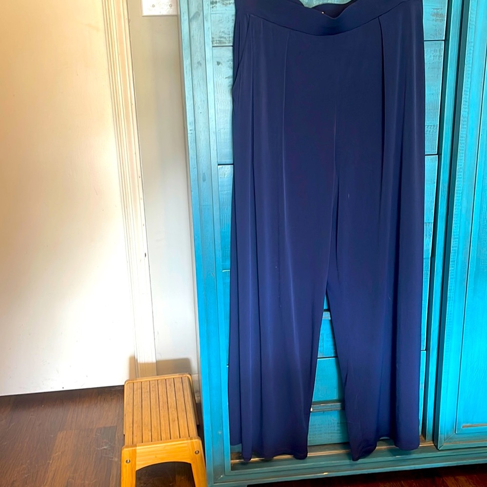 Express editor mid rise, wide leg palazzo pants. Size: LG, Color Navy Blue